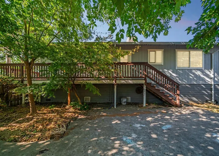 Lakefront Home - Private Boat Ramp, Clear Lake